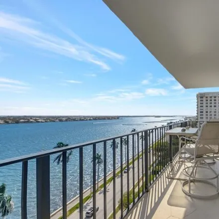 Buy this 3 bed condo on 201 Queens Court in West Palm Beach, FL 33401