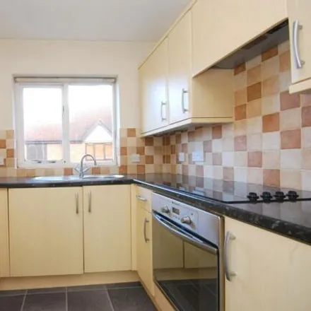 Image 3 - Cooper Road, Guildford, GU1 3NU, United Kingdom - Apartment for sale