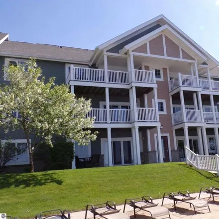 Buy this 3 bed condo on 1258 Sunnyside Drive in Cadillac, MI 49601