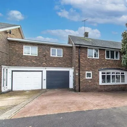 Buy this 4 bed duplex on Great Gregorie in Basildon, SS16 5QG