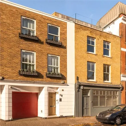 Rent this 3 bed townhouse on 39 Central Street in London, EC1V 8AB