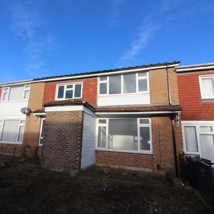 Rent this 3 bed townhouse on Skeeby Road in Darlington, DL1 4XQ