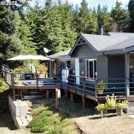 Buy this 3 bed loft on Oregon Coast Highway in Hauser, Coos County