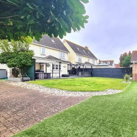 Image 2 - David Newberry Drive, Lee-on-the-Solent, PO13 8FE, United Kingdom - House for sale