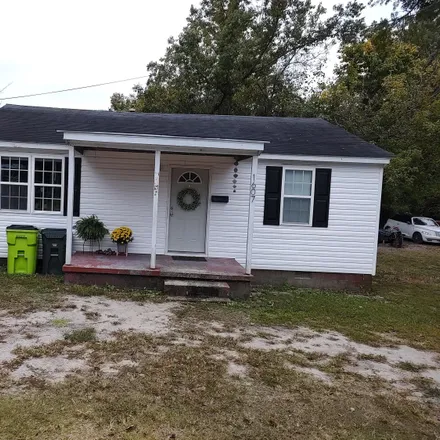 Buy this 2 bed house on 1607 Washington Street in New Bern, NC 28560