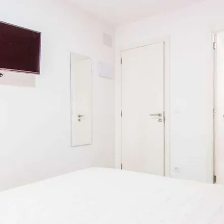 Rent this 5 bed apartment on Calle de José Carrau in 46100 Burjassot, Spain