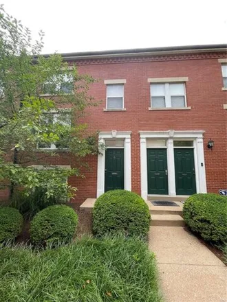 Rent this 2 bed condo on 4367 Laclede Ave Apt F in Saint Louis, Missouri