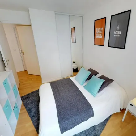 Rent this 4 bed room on 16 bis Rue Jeanne d'Arc in 59046 Lille, France