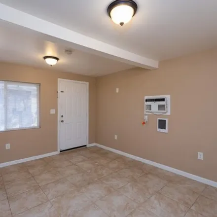 Image 5 - 2501 West Belmont Avenue, Phoenix, AZ 85051, USA - Apartment for rent