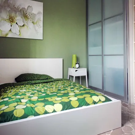 Rent this 6 bed room on Viale Lunigiana in 25, 20124 Milan MI