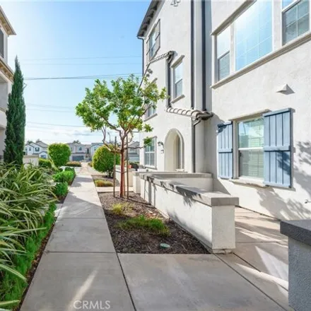 Image 2 - Soquel Canyon Crossing, 15969 Ellington Way, Chino Hills, CA 91709, USA - Townhouse for sale