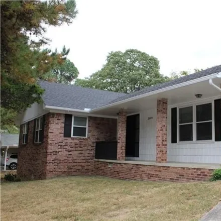 Rent this 3 bed house on 2608 North Stagecoach Drive in Fayetteville, AR 72703