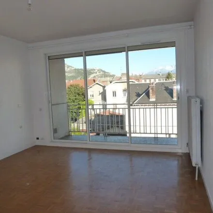 Rent this 3 bed apartment on 3 Rue Henri Barbusse in 38600 Fontaine, France