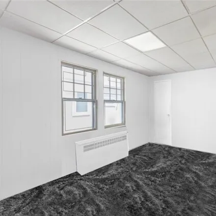 Image 5 - 1150 East 5th Street, New York, NY 11230, USA - House for sale