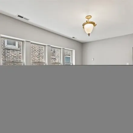 Image 6 - 8114 South Ingleside Avenue, Chicago, IL 60619, USA - House for sale