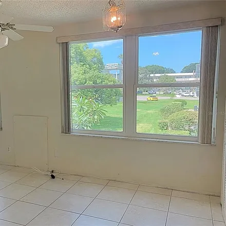 Image 7 - 2400 Columbia Drive, Palm Harbor, FL 33763, USA - Condo for sale