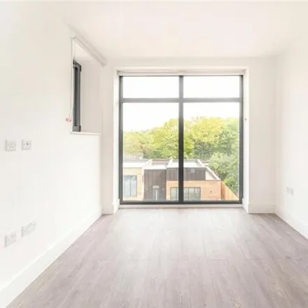 Image 7 - The Chestnuts, Great North Road, London, N2 0NS, United Kingdom - Room for rent