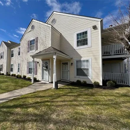 Buy this 2 bed condo on 127 Fairview Circle in Brookhaven, Middle Island