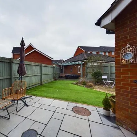 Image 4 - The Haystack, Daventry, NN11 0NZ, United Kingdom - Townhouse for sale
