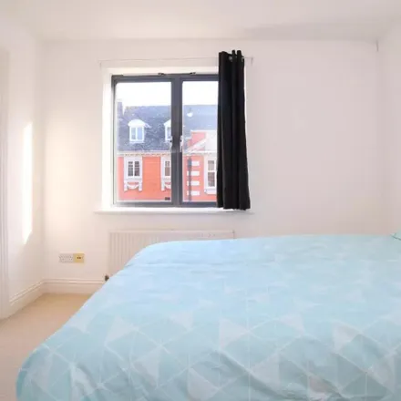 Rent this 5 bed room on Bloomfield Court in Manor Gardens, London