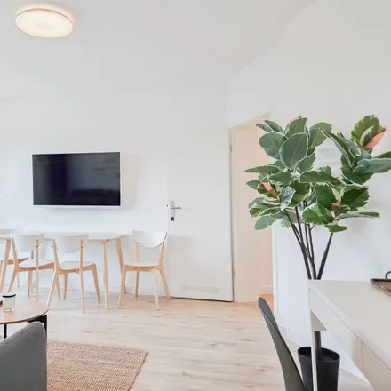 Rent this 2 bed apartment on Birkenstraße 1 in 40233 Dusseldorf, Germany