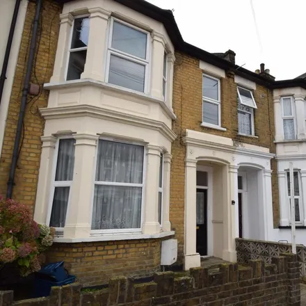 Rent this 1 bed apartment on Hillcrest Road in Southend-on-Sea, SS1 2DR