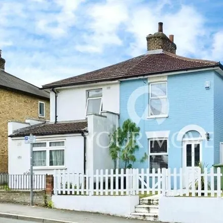 Buy this 3 bed duplex on Crayford Station in Station Road, Wansunt