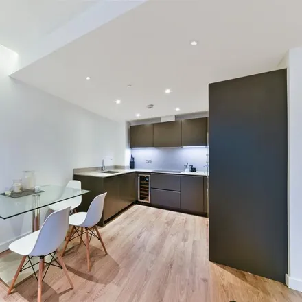 Image 4 - Knight Frank, 1 Canter Way, London, E1 8PS, United Kingdom - Apartment for rent