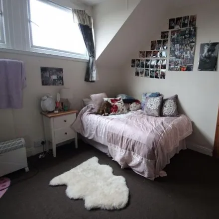 Image 4 - Manor Terrace, Leeds, LS6 1FA, United Kingdom - House for rent