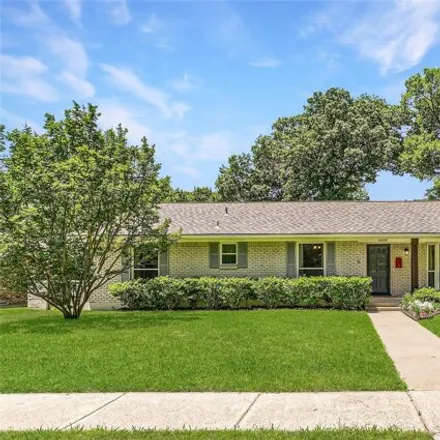 Buy this 4 bed house on 10433 Sinclair Avenue in Dallas, TX 75218