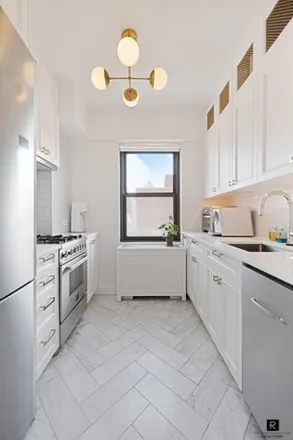 Image 4 - Victoria House, 200 East 27th Street, New York, NY 10016, USA - Apartment for sale