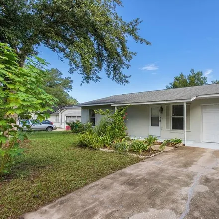 Buy this 3 bed house on 509 Dorothy Circle in Eustis, FL 32726