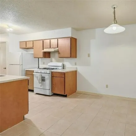 Image 5 - 1906 Margalene Way, Wells Branch, TX 78728, USA - Apartment for rent