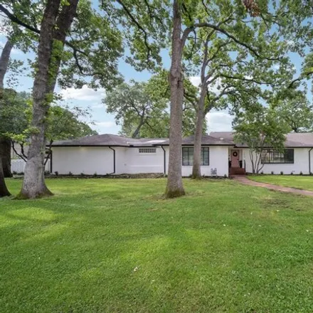 Buy this 3 bed house on 2622 East 33rd Street in Tulsa, OK 74105