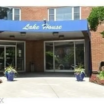 Image 1 - 11877 Edgewater Drive, Lakewood, OH 44107, USA - Condo for sale