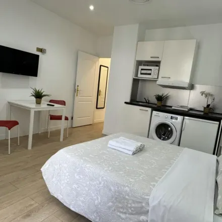 Image 2 - room00 Gran Via Hostel, Gran Vía, 6, 28013 Madrid, Spain - Apartment for rent