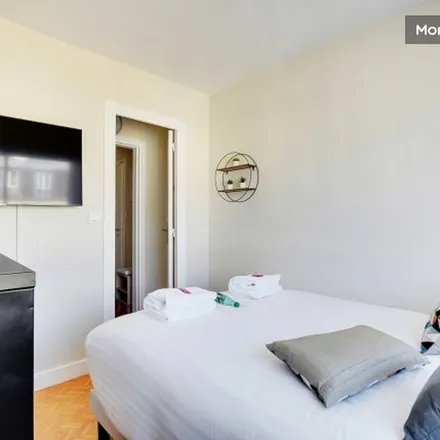 Rent this 2 bed apartment on 11;13 Avenue Claude Vellefaux in 75010 Paris, France