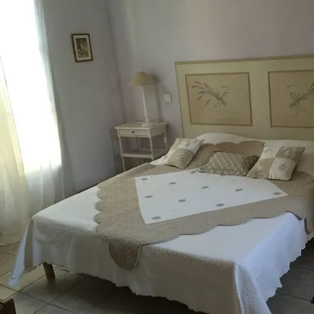 Rent this 4 bed house on 30130 Pont-Saint-Esprit