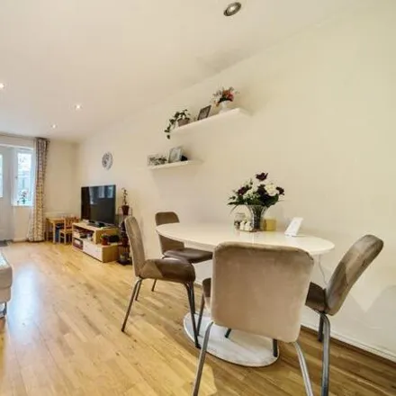 Image 4 - 26 The Orchards, Cambridge, CB1 9HD, United Kingdom - Townhouse for sale