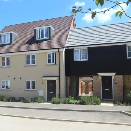 Rent this 3 bed townhouse on Galapagos Grove in Bletchley, MK3 5RP