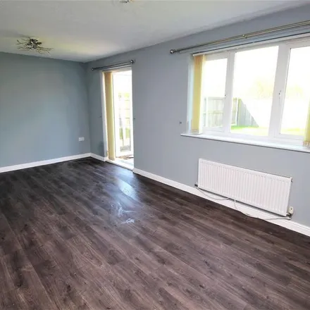 Rent this 3 bed apartment on Kensington Close in Dinnington, S25 3RY