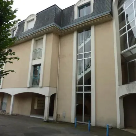 Image 4 - 34 Rue du Mans, 53000 Laval, France - Apartment for rent
