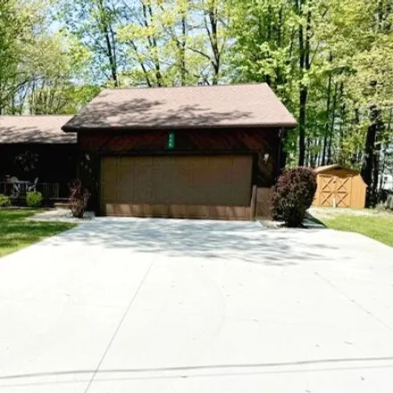 Buy this 3 bed house on 563 Chippewa Trail in Houghton Lake, MI 48651