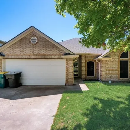 Rent this 4 bed house on 300 East North Creek Drive in Sherman, TX 75092