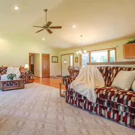 Image 6 - W9098 Bluewaters Pass, Cambridge, Wisconsin, 53523 - House for sale