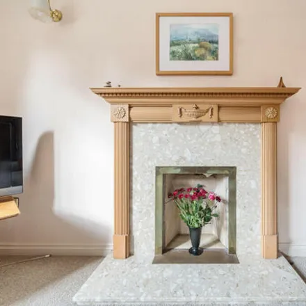 Image 3 - The Hawthorns, Charvil, RG10 9TS, United Kingdom - House for sale