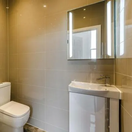 Image 7 - 20a Brownlow Mews, London, WC1N 2LE, United Kingdom - Apartment for sale