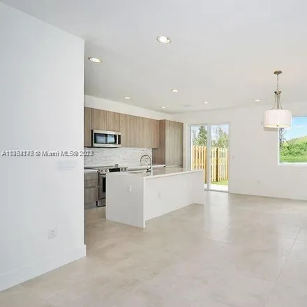 Image 7 - 7241 Northwest 102nd Place, Doral, FL 33178, USA - Townhouse for rent