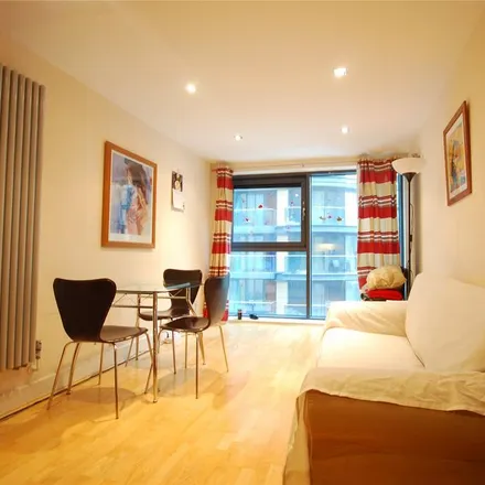 Image 3 - 41 Millharbour, Millwall, London, E14 9JS, United Kingdom - Apartment for rent