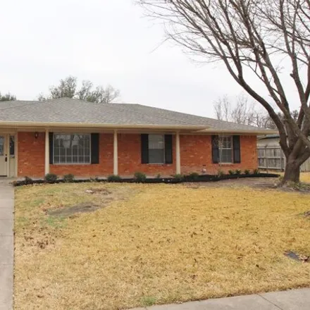 Rent this 3 bed house on 116 Chieftain Drive in Waxahachie, TX 75165